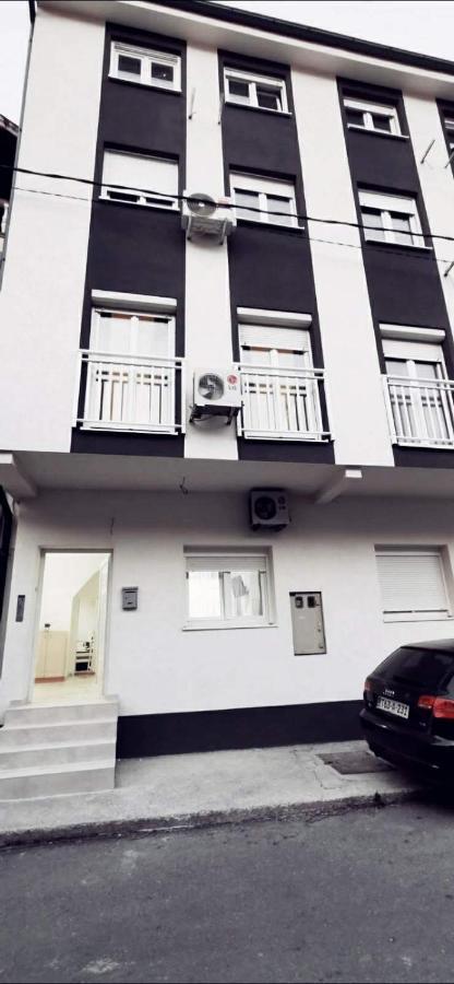 Apartman Square โมสตาร์ ภายนอก รูปภาพ
