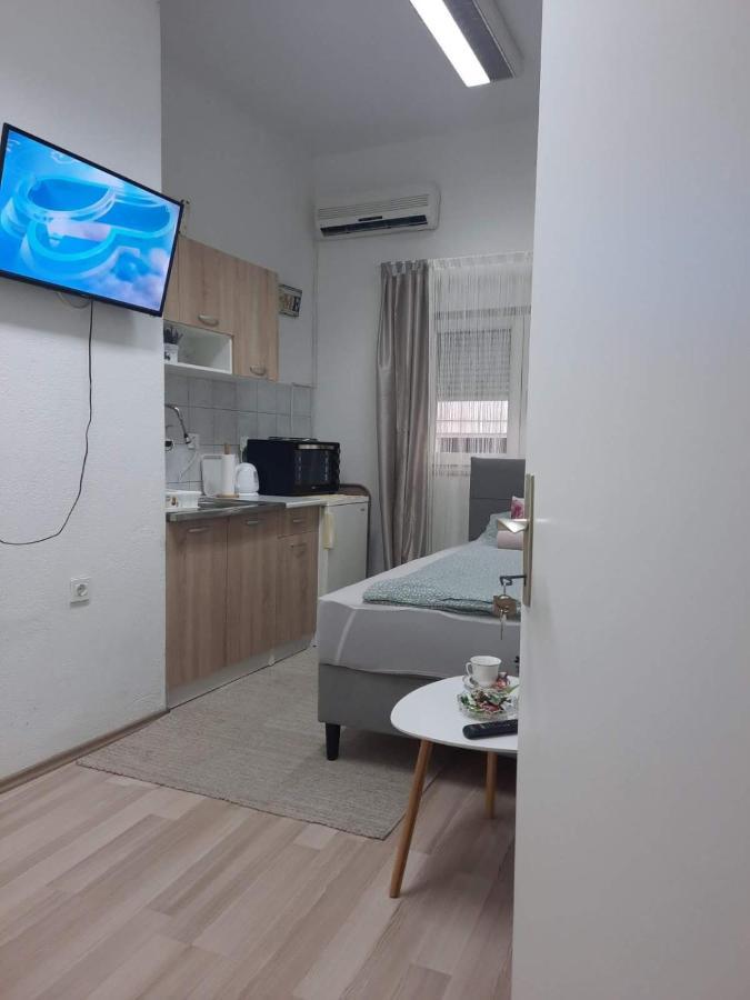 Apartman Square โมสตาร์ ภายนอก รูปภาพ