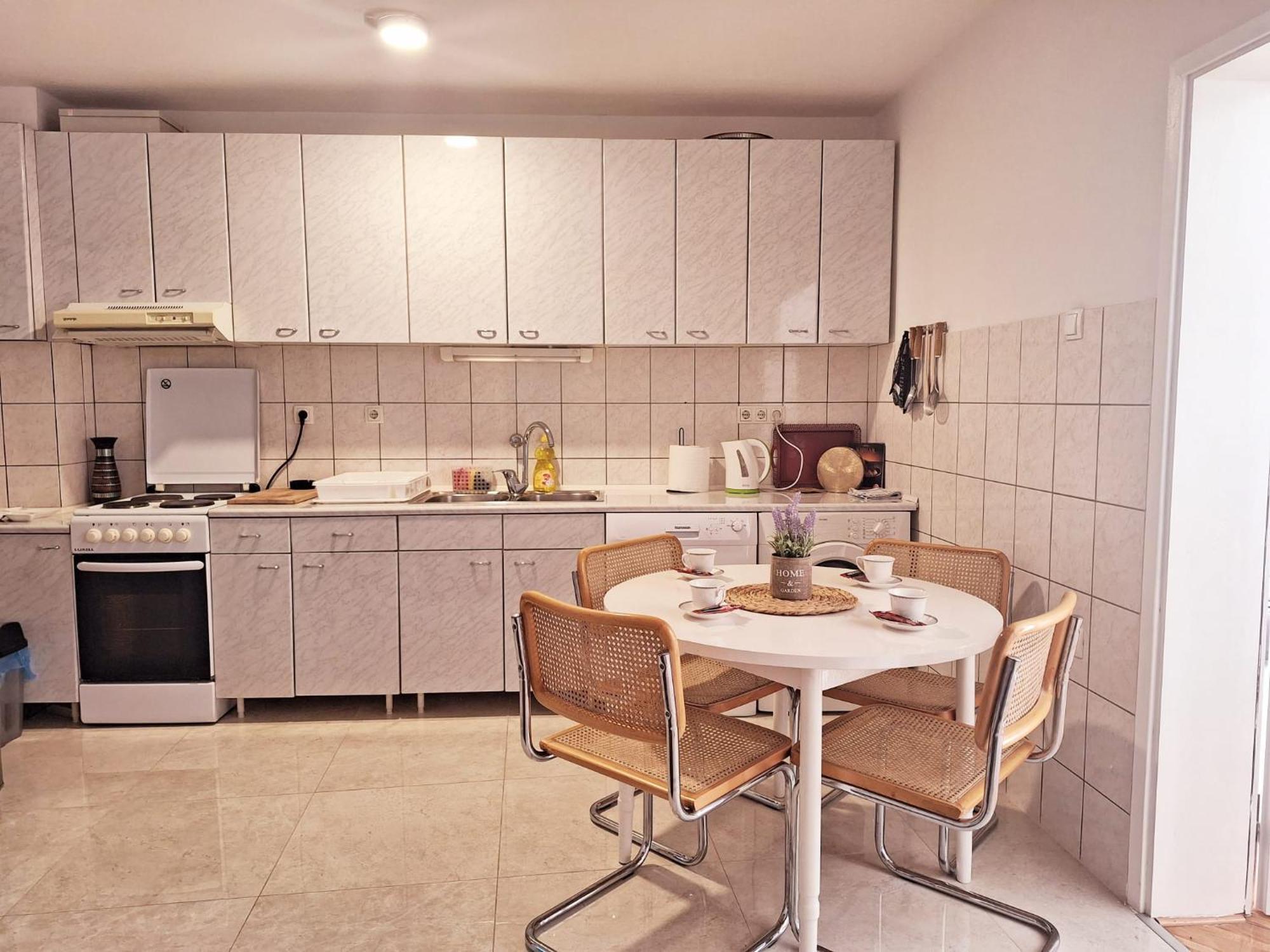 Apartman Square โมสตาร์ ภายนอก รูปภาพ